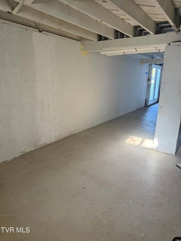 235 Southeast Glade Street, Wise, VA 24293