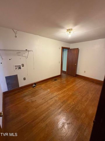 235 Southeast Glade Street, Wise, VA 24293