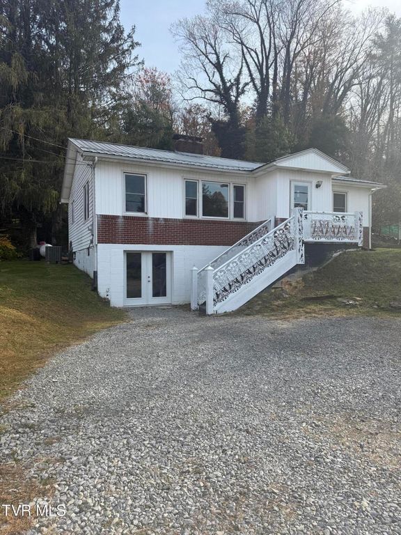235 Southeast Glade Street, Wise, VA 24293