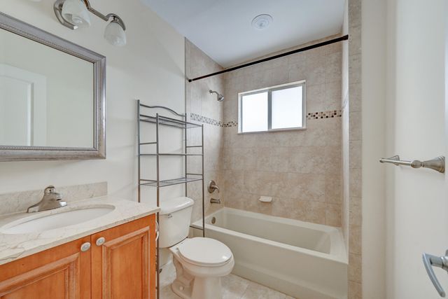 410 SW 15th Street 105, Pompano Beach, FL 33060