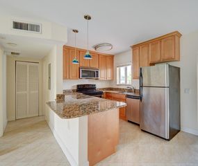 410 SW 15th Street 105, Pompano Beach, FL 33060