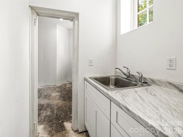 5 Biltmore Plaza, Asheville, NC 28803