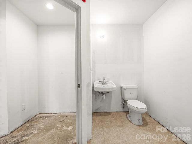 5 Biltmore Plaza, Asheville, NC 28803