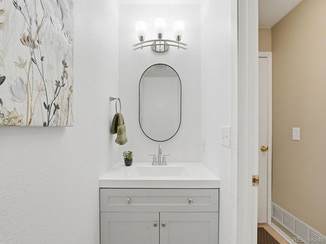 7373 E Iowa Ave 1083, Denver, CO 80231