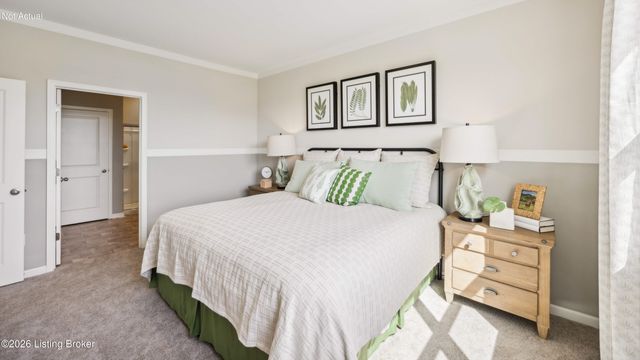 8106 Cedar Meadows Ln, Louisville, KY 40229