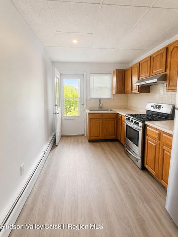 45 Hampton Road, Marlboro, NY 12542