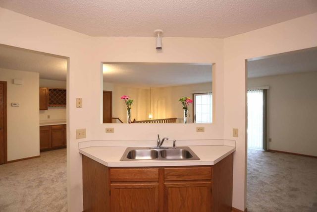7689 Nicholas Way, Chanhassen, MN 55317