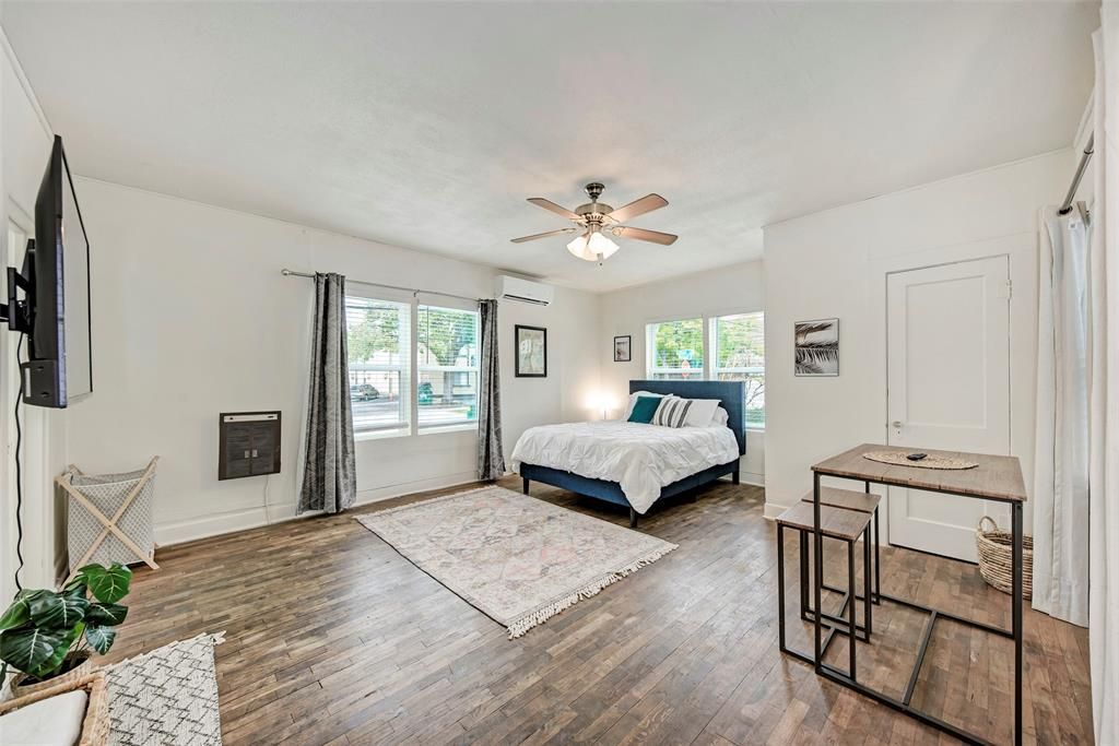 915 W 21st ST 6, Austin, TX 78705