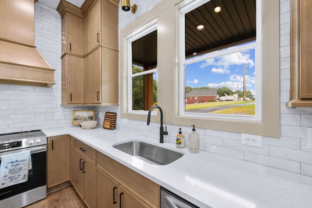 594 Overlook Cir, Tullahoma, TN 37388