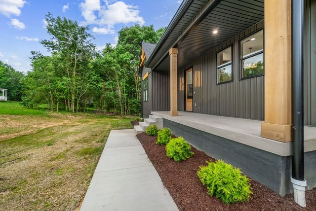 594 Overlook Cir, Tullahoma, TN 37388