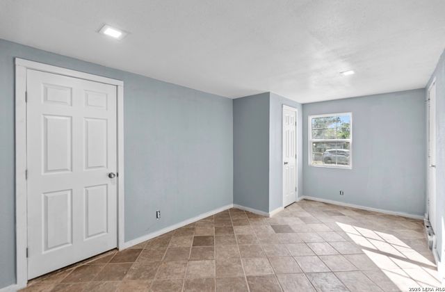 6806 BENDER DR, San Antonio, TX 78229