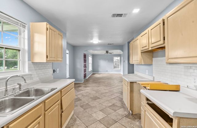 6806 BENDER DR, San Antonio, TX 78229