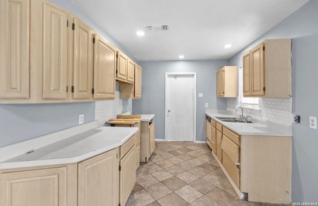 6806 BENDER DR, San Antonio, TX 78229