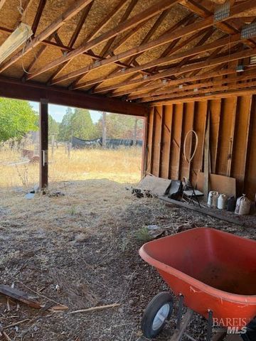 22751 Oak Ln, Covelo, CA 95428