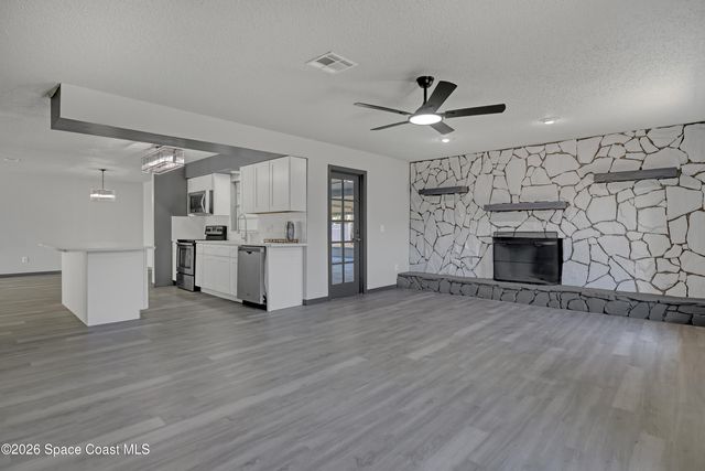 999 Castile Road SE, Palm Bay, FL 32909