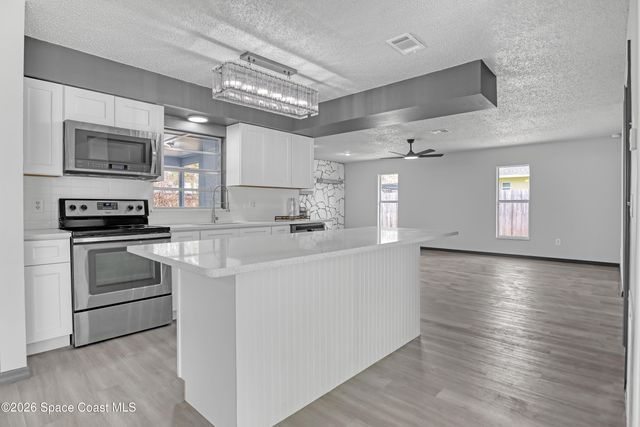 999 Castile Road SE, Palm Bay, FL 32909