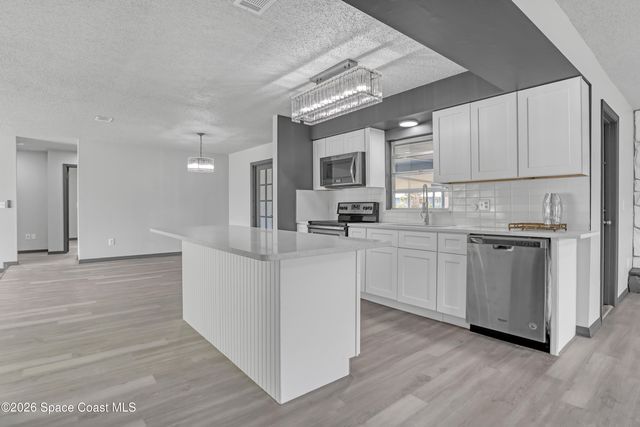 999 Castile Road SE, Palm Bay, FL 32909