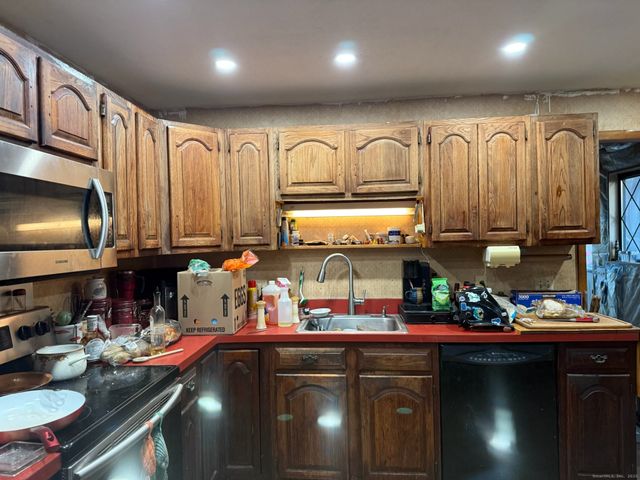 35 Monahan Lane, Naugatuck, CT 06770