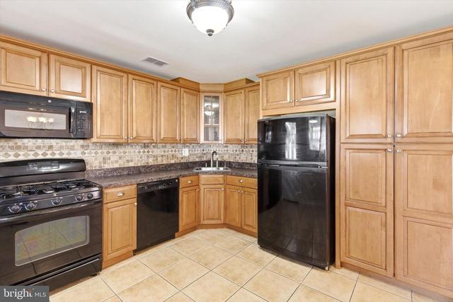 14 SYCAMORE WAY, Hamilton, NJ 08690
