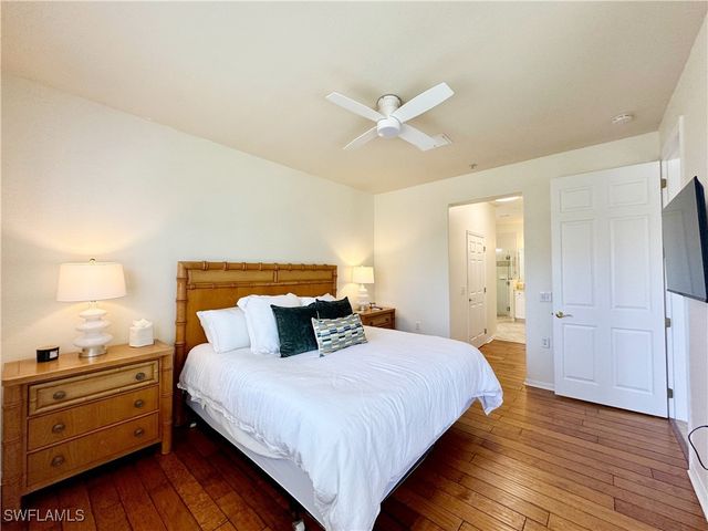 4884 Hampshire CT 7-104, Naples, FL 34112