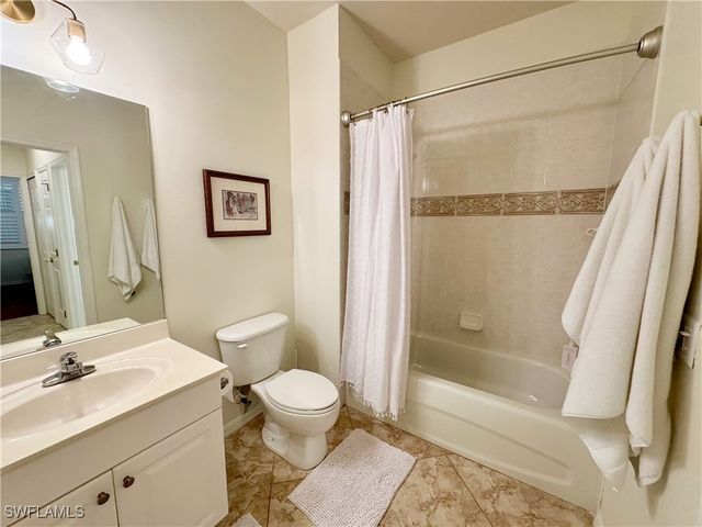 4884 Hampshire CT 7-104, Naples, FL 34112