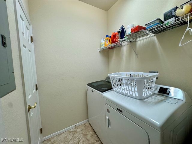 4884 Hampshire CT 7-104, Naples, FL 34112