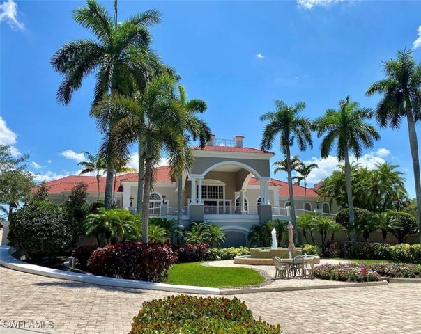 4884 Hampshire CT 7-104, Naples, FL 34112