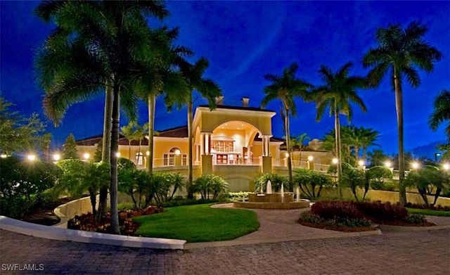 4884 Hampshire CT 7-104, Naples, FL 34112