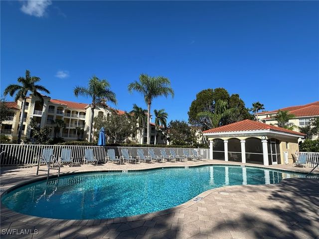 4884 Hampshire CT 7-104, Naples, FL 34112