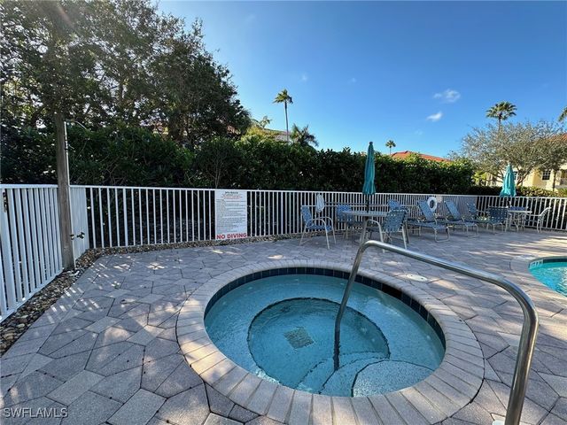 4884 Hampshire CT 7-104, Naples, FL 34112