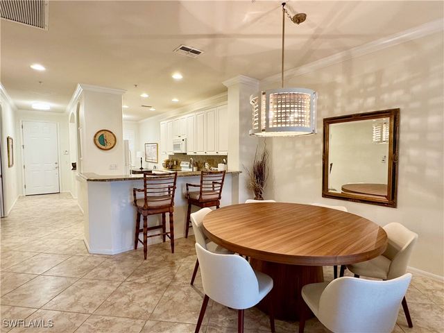 4884 Hampshire CT 7-104, Naples, FL 34112