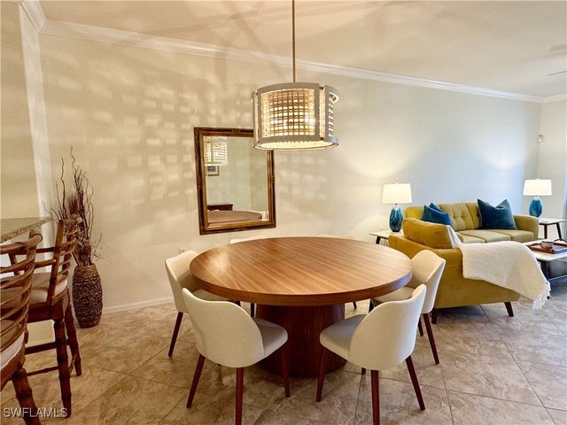 4884 Hampshire CT 7-104, Naples, FL 34112