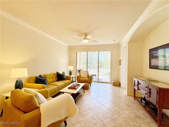4884 Hampshire CT 7-104, Naples, FL 34112