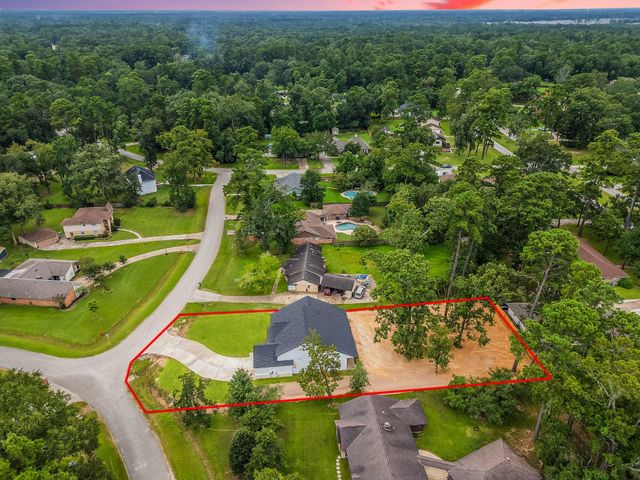 315 Autumn Oak Street, New Caney, TX 77357