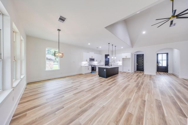 315 Autumn Oak Street, New Caney, TX 77357