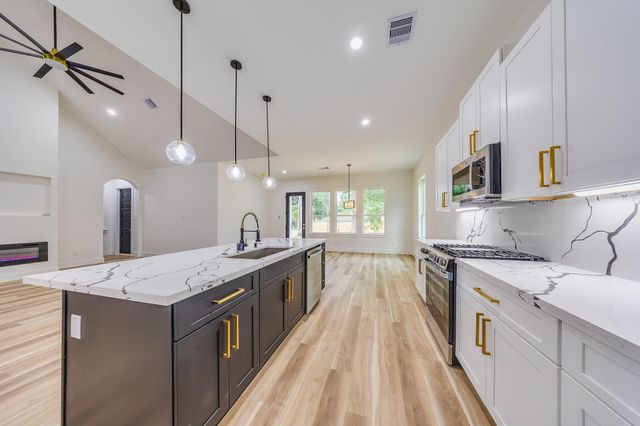 315 Autumn Oak Street, New Caney, TX 77357