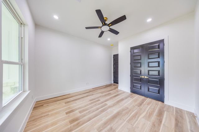 315 Autumn Oak Street, New Caney, TX 77357