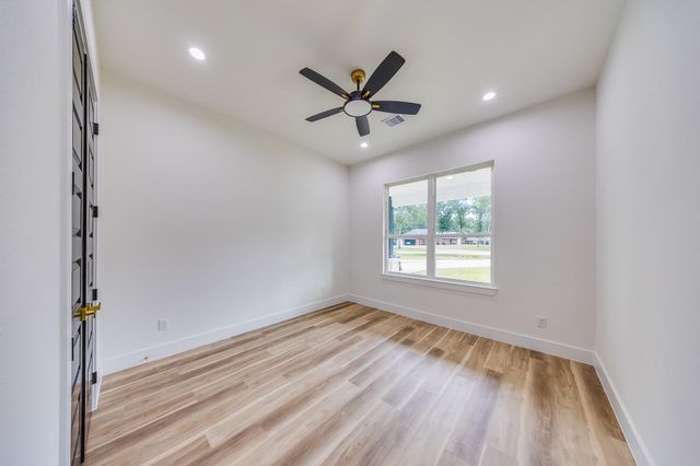 315 Autumn Oak Street, New Caney, TX 77357