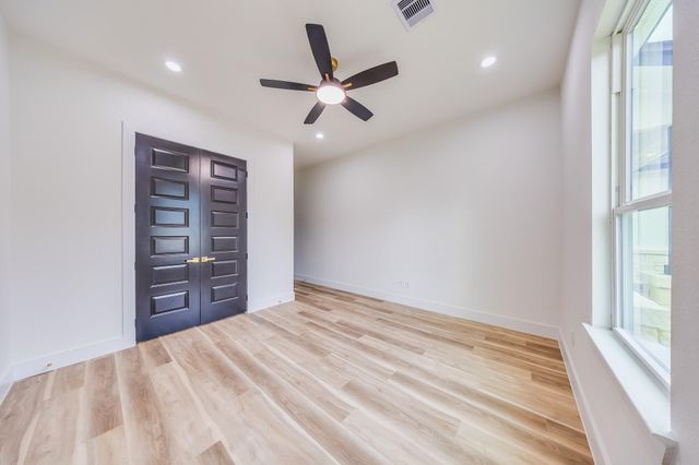 315 Autumn Oak Street, New Caney, TX 77357