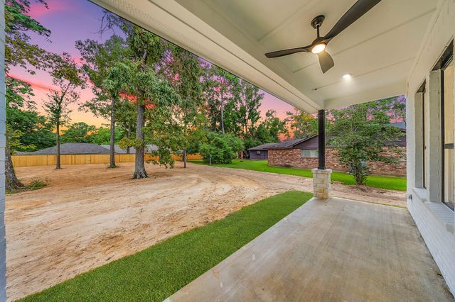 315 Autumn Oak Street, New Caney, TX 77357