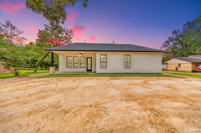 315 Autumn Oak Street, New Caney, TX 77357
