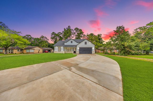 315 Autumn Oak Street, New Caney, TX 77357