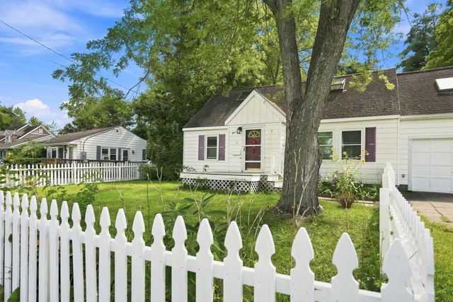 47 McIntosh Avenue, South Burlington, VT 05403