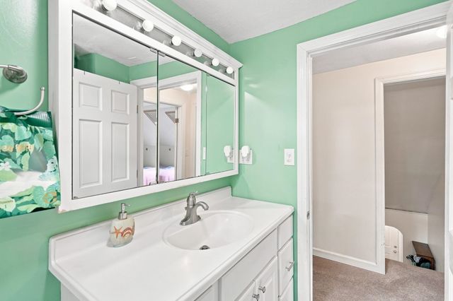 47 McIntosh Avenue, South Burlington, VT 05403