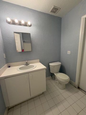 3282 NW 75th Way, Hollywood, FL 33024