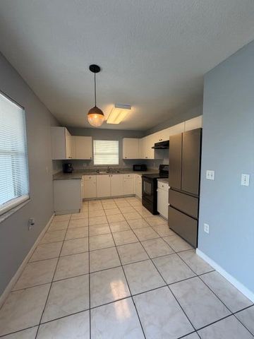 3282 NW 75th Way, Hollywood, FL 33024