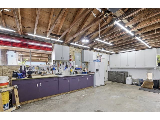 33192 WILKINS Rd, Eugene, OR 97408