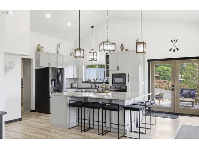 33192 WILKINS Rd, Eugene, OR 97408