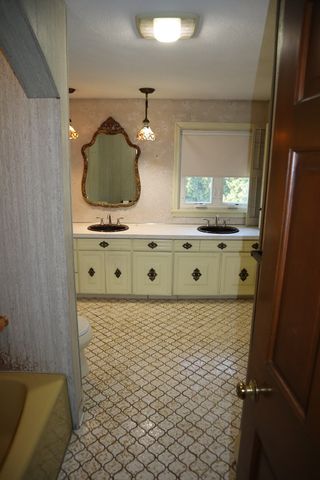 22 Pitcairn St, Revere, MA 02151