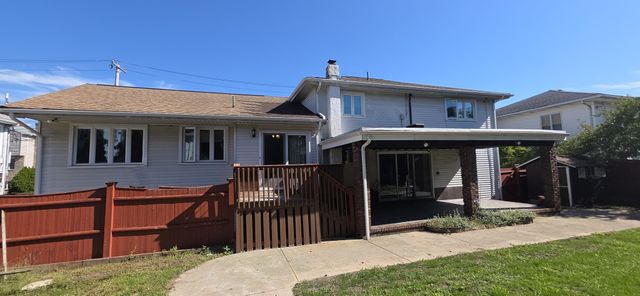 22 Pitcairn St, Revere, MA 02151
